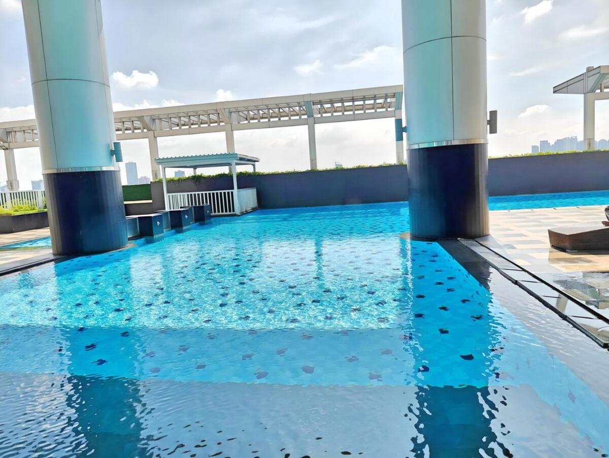 Strategic 2br Thamrin With Pool & Gym By 2ndhome Apartment