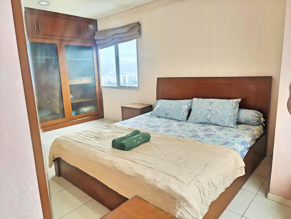 Strategic 2br Thamrin With Pool & Gym By 2ndhome Apartment