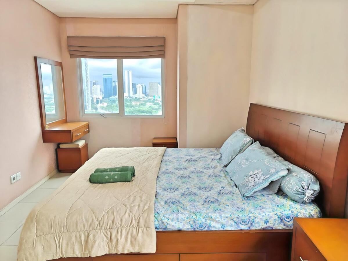 Strategic 2br Thamrin With Pool & Gym By 2ndhome Apartment *